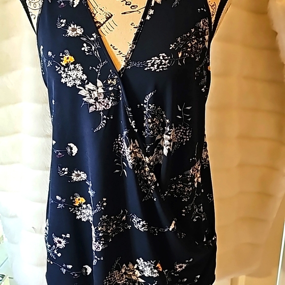 PaperMoon Navy Floral Sleeveless Top Size Medium – Polyester Spandex Blend - Picture 5 of 9